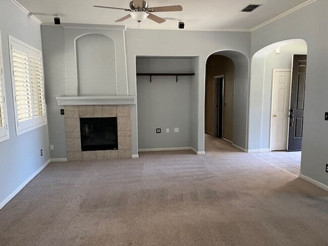 Building Photo - Desirable 3 bedroom 2 bath Home in Roseville