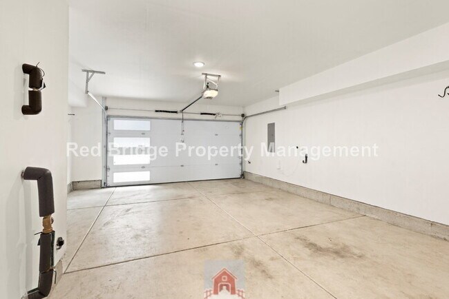 Building Photo - 17325 SW Goldcrest Ln