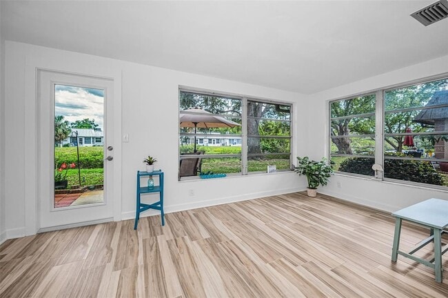Building Photo - 4200 Hampton Dr