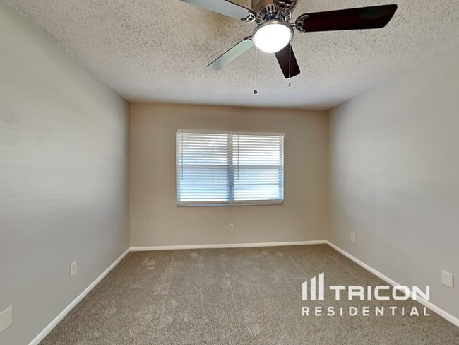 Building Photo - 4613 S Country Hills Ct