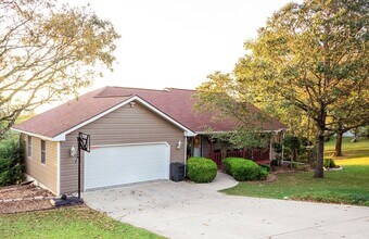 Building Photo - Beautiful 4 bedroom 4 bath 2 car garage - ...