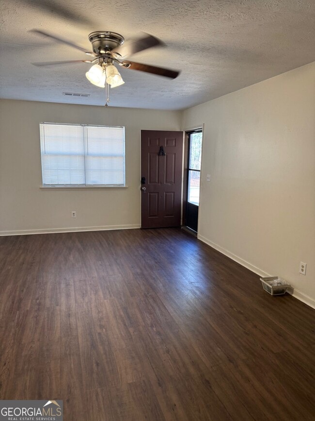 Building Photo - 1085 Eastview Rd NE