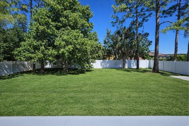 Building Photo - 2502 W 10th St