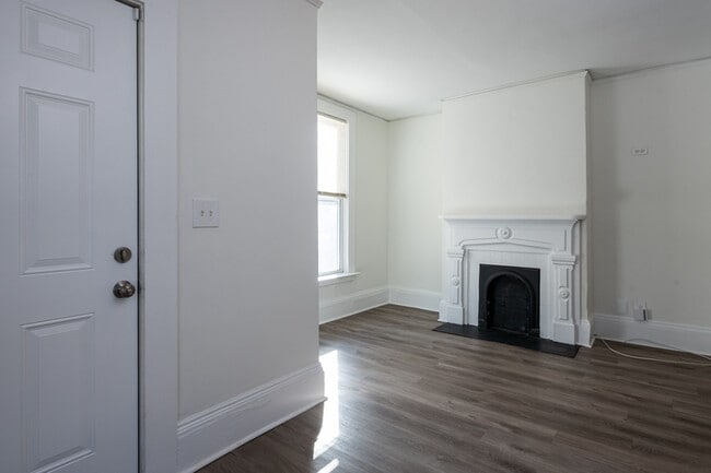 Building Photo - 406 Paines Ave NW