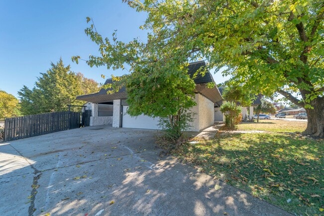 Building Photo - Opportunity Knocking with this HUGE home a...