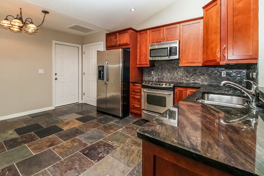 Building Photo - 1215 Creek Woods Cir