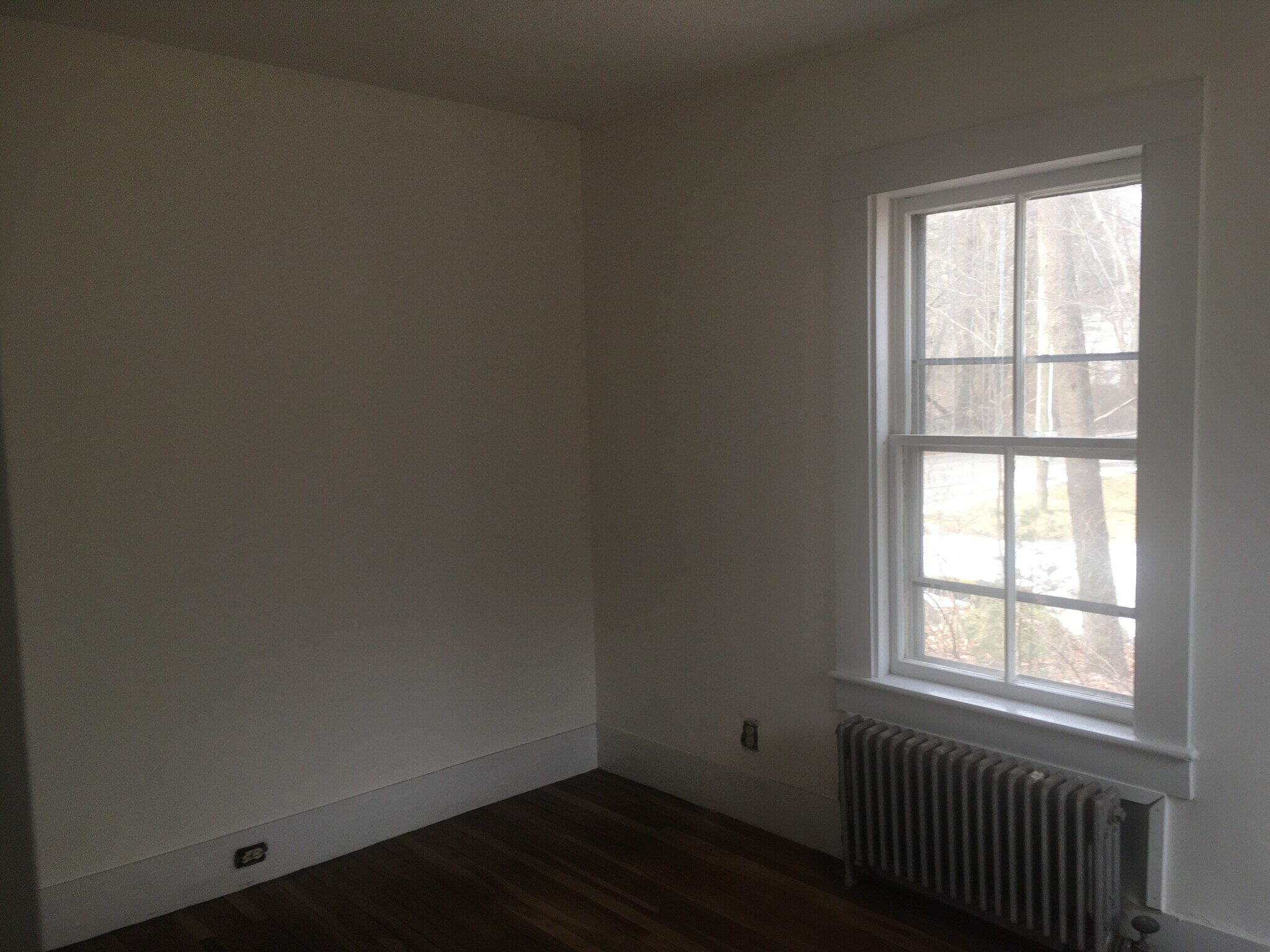 Living room - 468 Union St