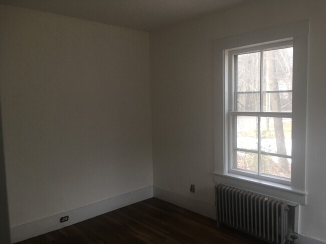 Living room - 468 Union St