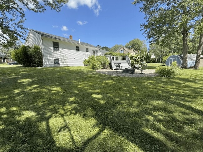 Building Photo - 49 Buttonwood Rd