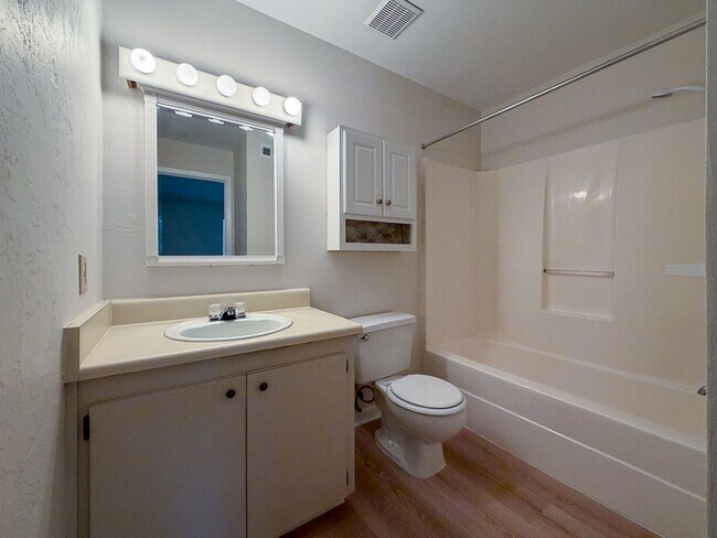 Building Photo - 2/2 Condo in Treehouse Village - Available...