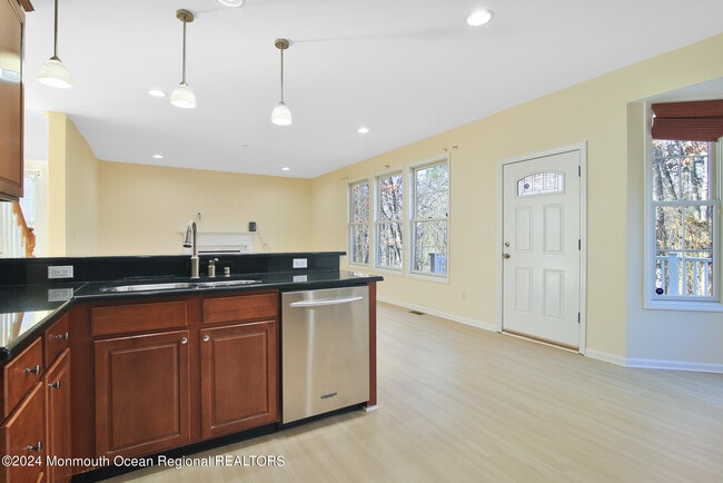 Building Photo - 4 Timber Grove Ct