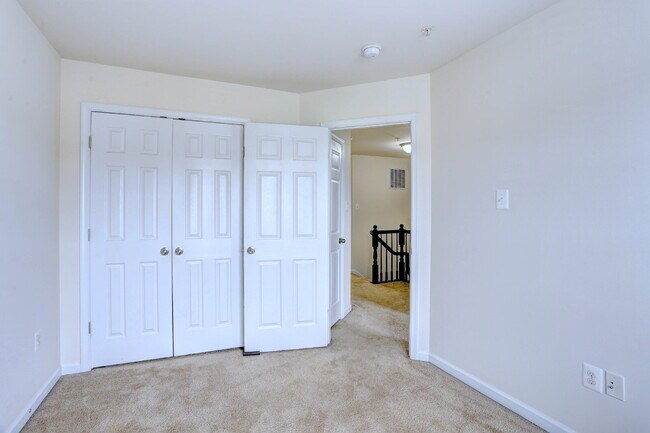 Building Photo - 3BD/2.2BA:  Fabulous Baltimore Townhome