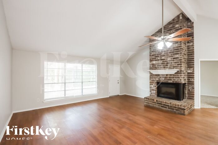 Building Photo - 13323 Oak Ledge Dr