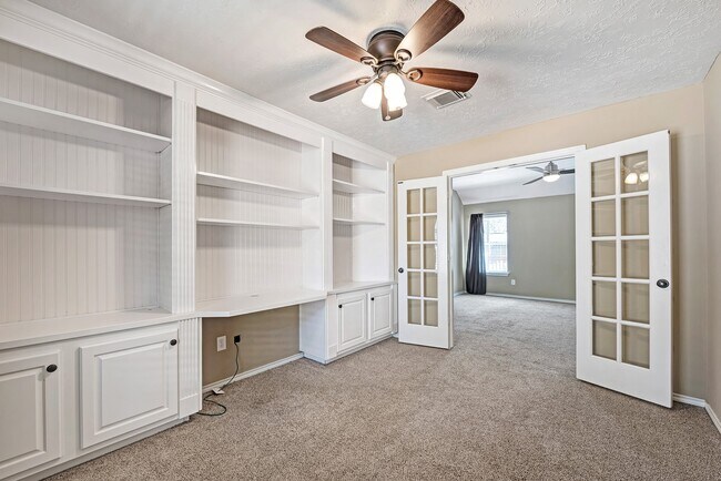 Building Photo - 135 W Russet Grove Cir
