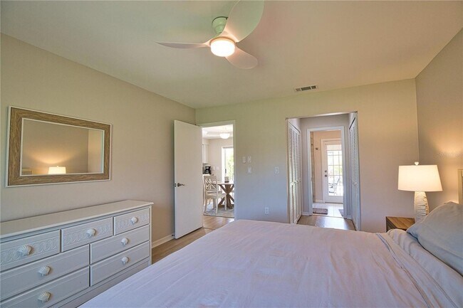 Building Photo - 556 Baffin Dr