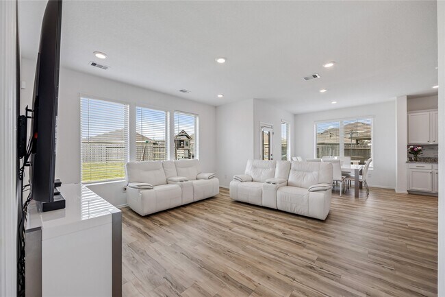 Building Photo - 7531 Greenbriar Cayon Ln