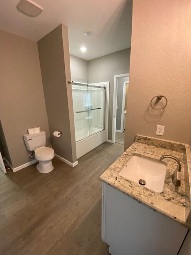 Building Photo - Adorable 3 Bedroom Home in Downtown Bentonville!