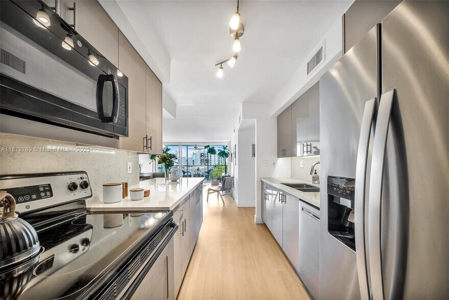 Building Photo - 150 Ocean Lane Dr