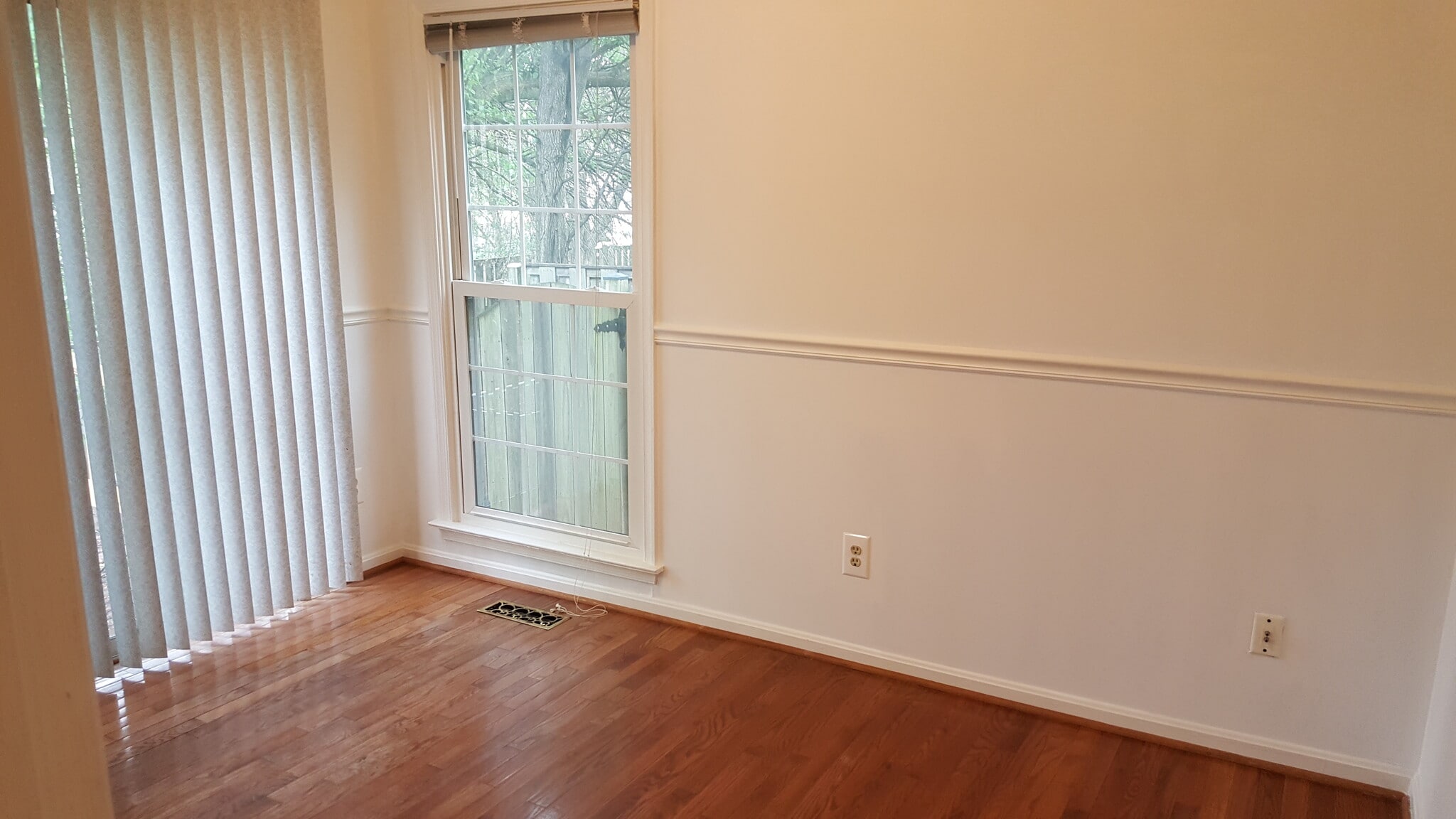 Breakfast nook - 5506 Village Center Dr