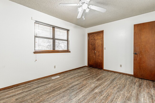 Building Photo - 3 Bed 2 Bath in OKC!