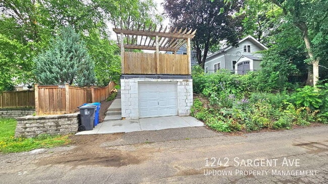 Building Photo - 1242 Sargent Ave