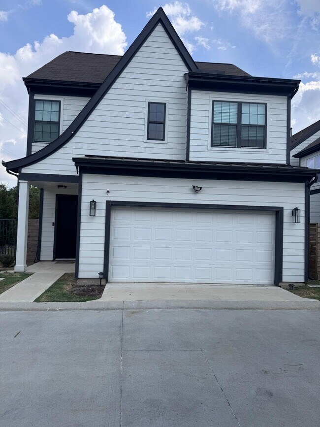 Primary Photo - 5508 Oakmont Villas Dr