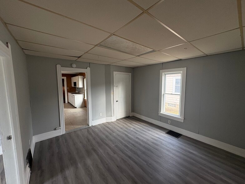 Building Photo - 1030 W 17th St