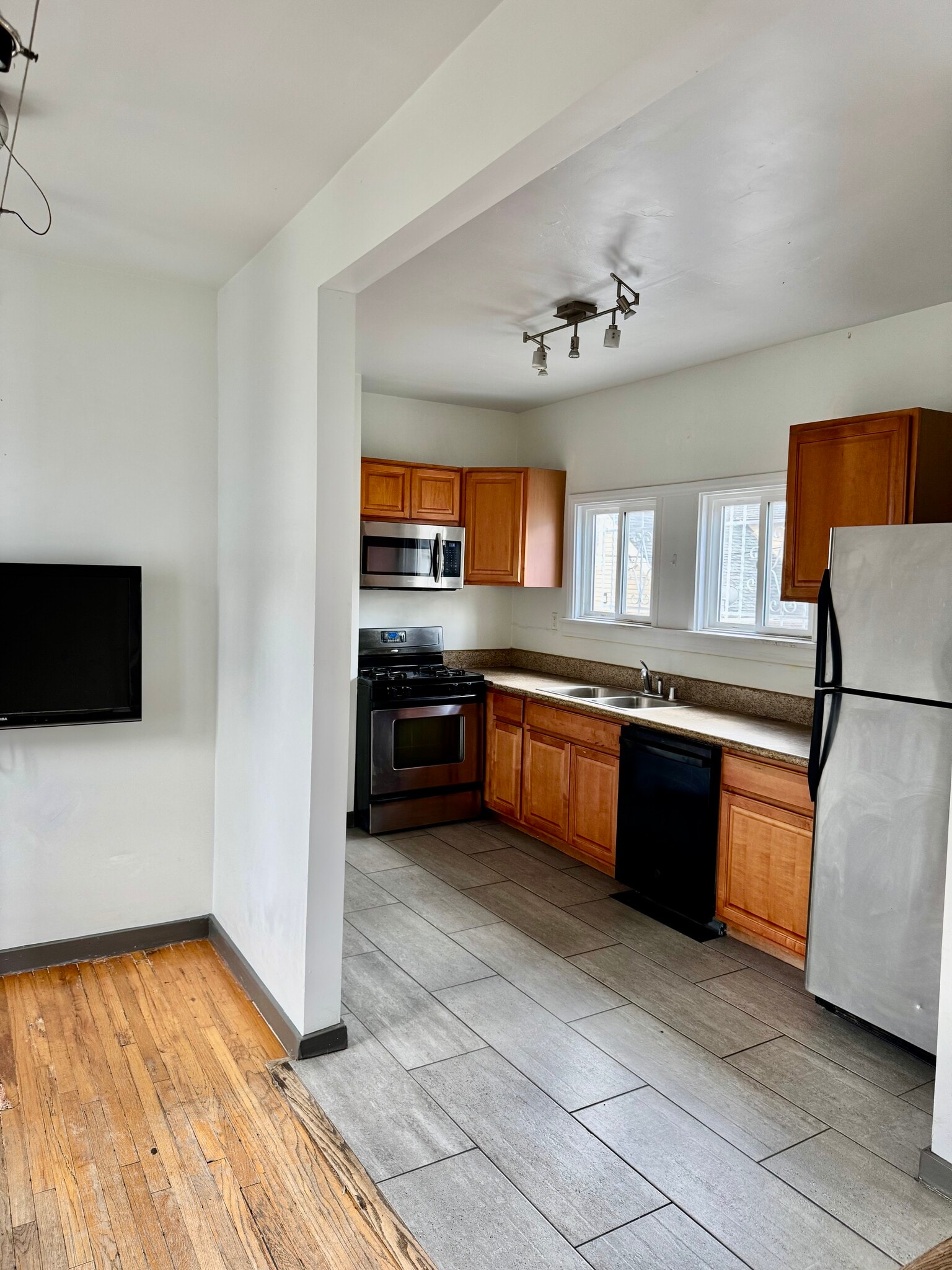 Building Photo - 2824 Menlo Ave