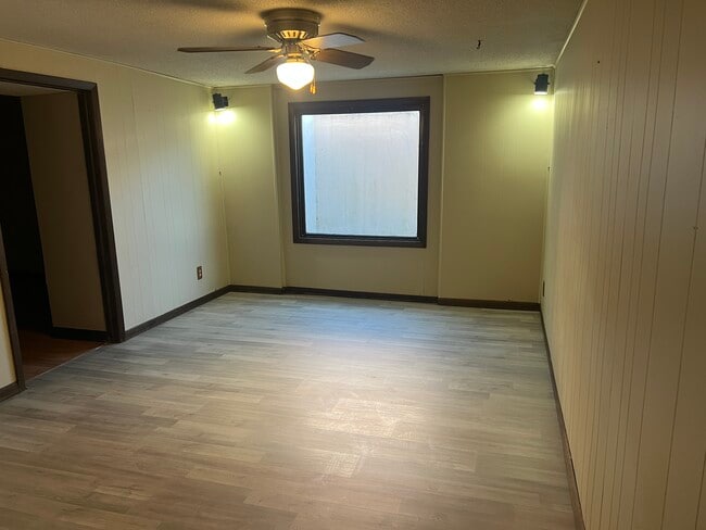 Building Photo - Longfellow