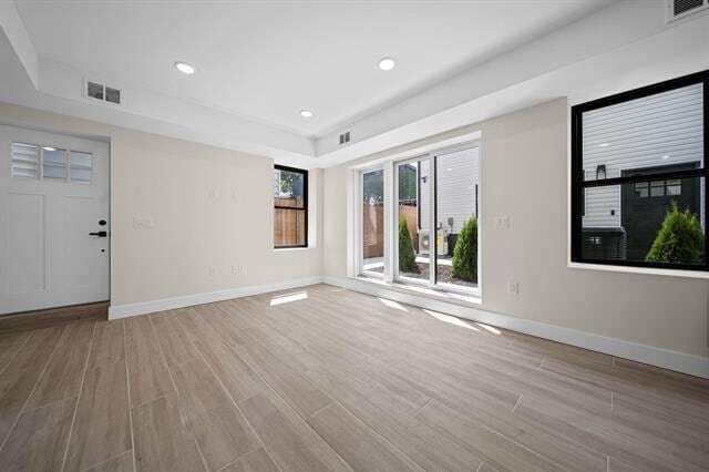 Building Photo - 27 Graham St