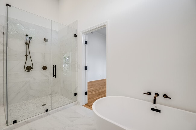 Building Photo - 15851 Mulholland Pl