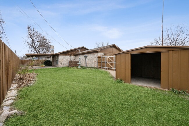 Building Photo - 4104 Plantation Dr