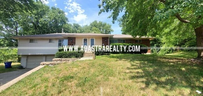 Primary Photo - Spacious Shawnee Duplex-Available in SEPTE...