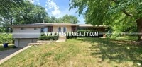 Building Photo - Spacious Shawnee Duplex-Available in SEPTE...