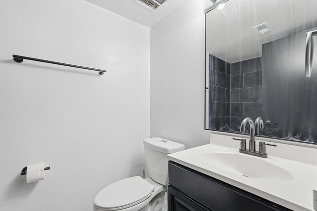 Building Photo - Beautifully Renovated 2-Bedroom Condo in the Heart of Reston!