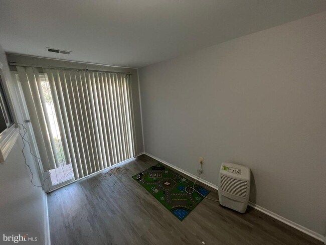 Building Photo - 15939 Yukon Ln