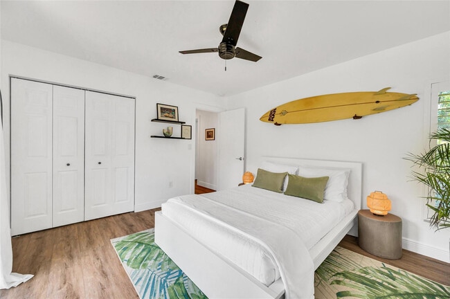 Building Photo - 549 NE 14th Ave