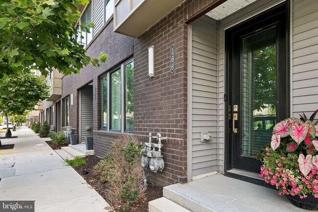 Building Photo - 2160 Northbank Pl