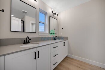 Building Photo - 4 BED & 3.5 SINGLE FAMILY HOUSE FOR RENT