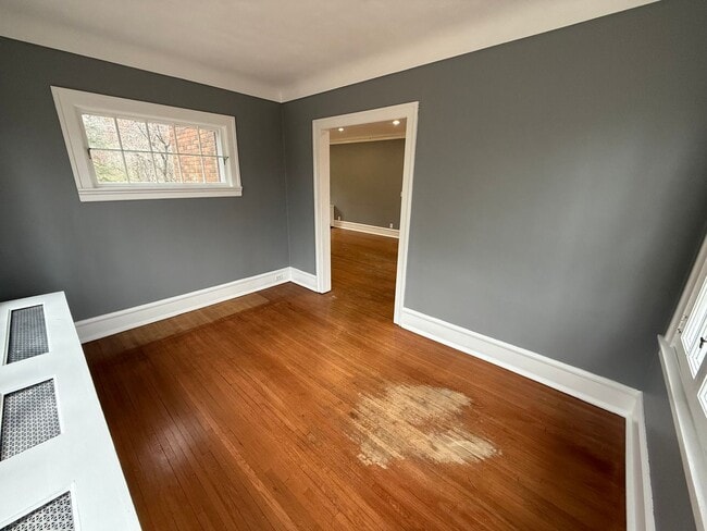Building Photo - 4 bedroom, 2bath