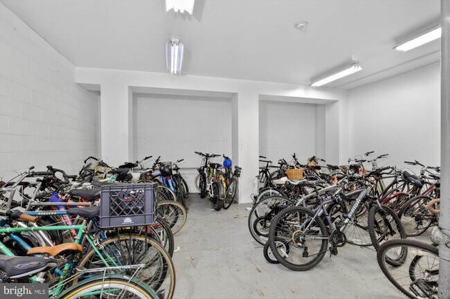 Building Photo - 825 N 29th St