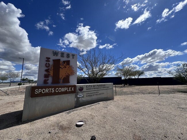 Building Photo - 3Bed/2Bath House House in North Phoenix! J...