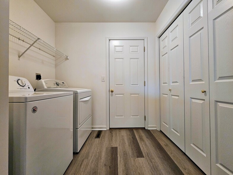 Building Photo - 701 Brentwood Dr