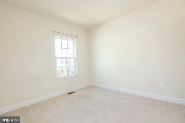 Building Photo - 8772 Elsing Green Dr