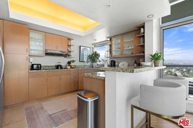 Building Photo - 13700 Marina Pointe Dr