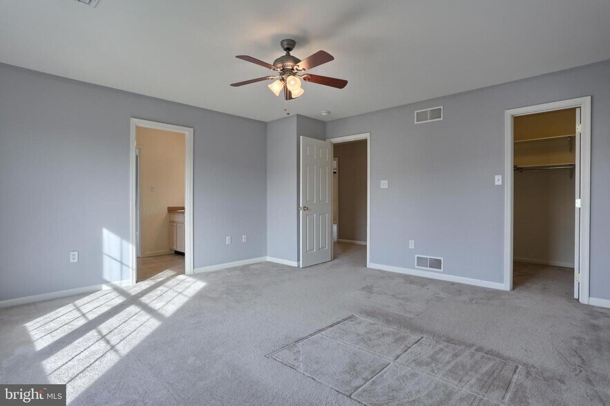 Building Photo - 150 Merlin Dr