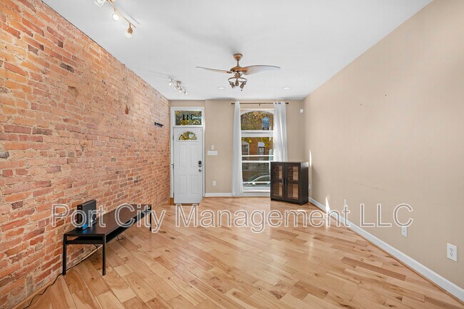 Building Photo - 341 S Macon St.