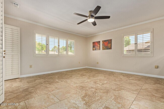 Building Photo - Your Oasis Awaits!