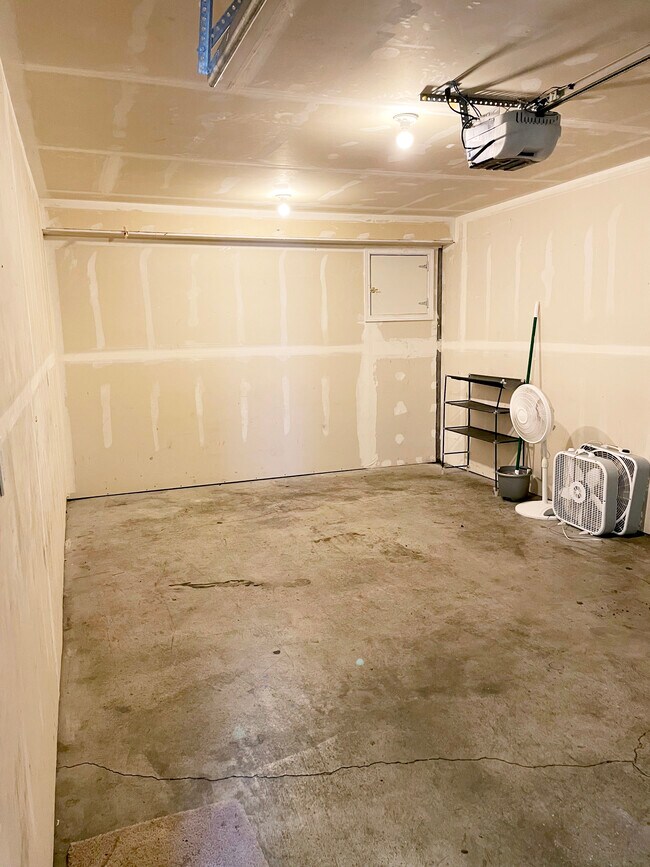 Building Photo - 421 NE Morton St