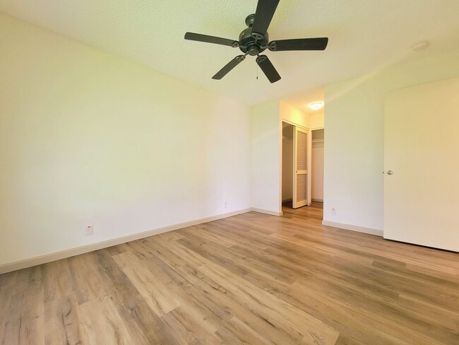 Building Photo - Avaliable now : A 2 Bedroom, 1 bathroom with 2 assigned parking stalls at Royal Palm in Waipio